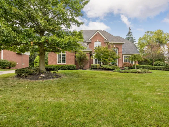 17660 Rolling Woods Cir, Northville, MI 48168