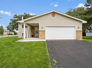 3118 Ontario Rd, Little Canada, MN 55117