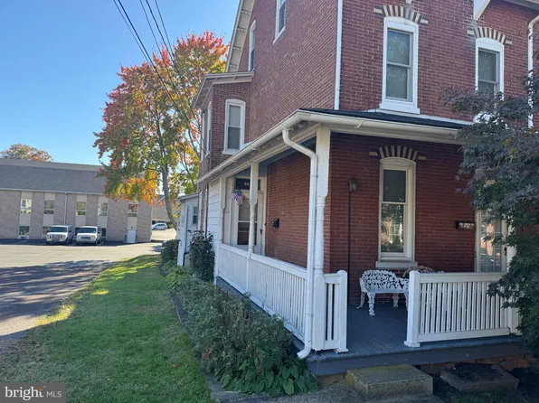 442 Walnut St APT 1, Royersford, PA 19468