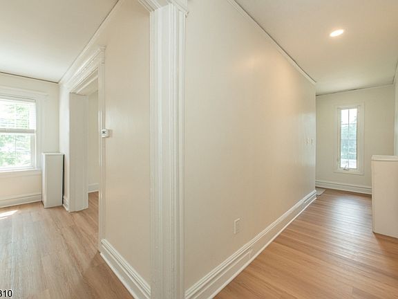 3rd image of 160 Bloomfield Ave #B