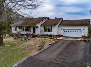 158 Kelzie Peeler Rd, Murray, KY 42071