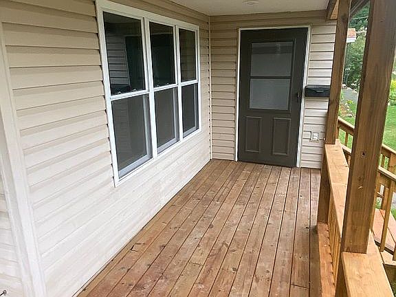Front Deck / Porch Entry