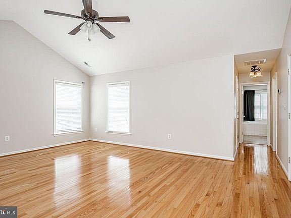 2nd image of 6 Fife St