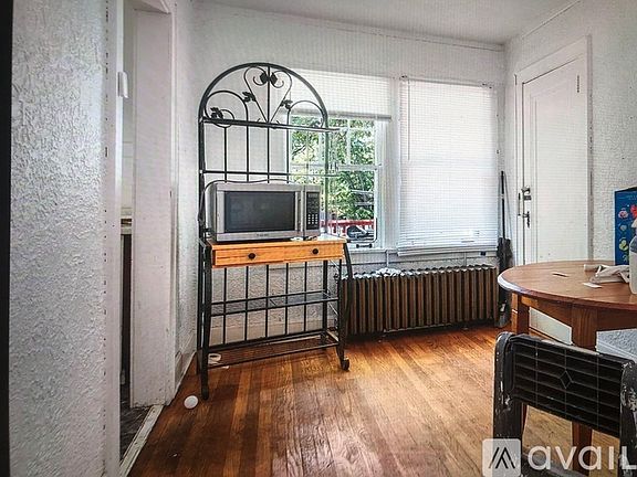 5th image of 2741 10th St APT 2