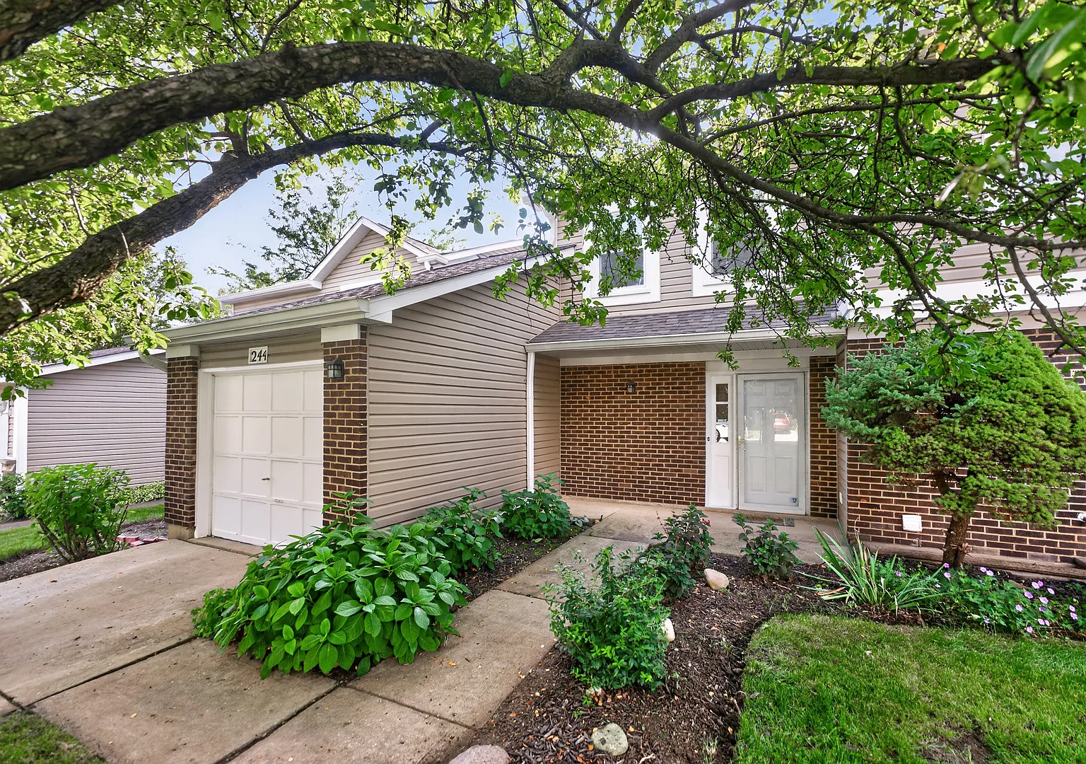 3 bed, 1510 sqft, $2,950 — Photo 1