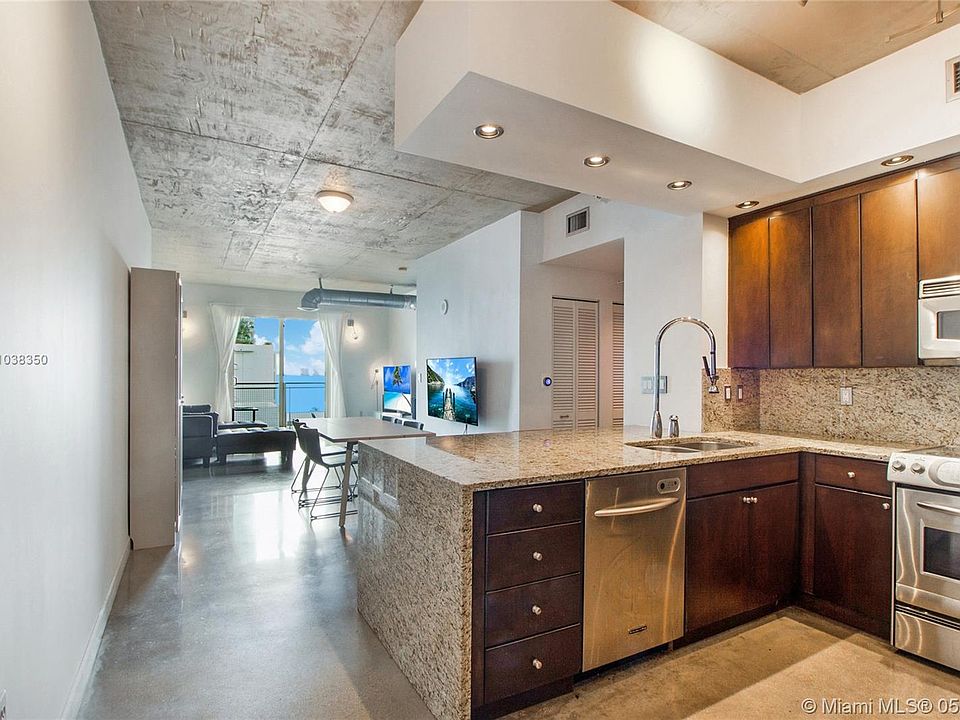 1st image of 455 NE 25th St APT 807