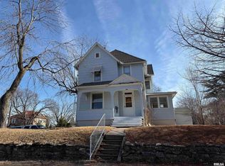 325 N 5th St, Monmouth, IL 61462