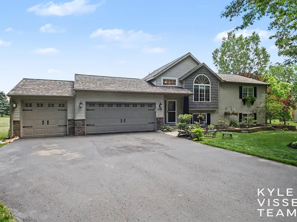 1156 Cumberland Ave SE, Lowell, MI 49331