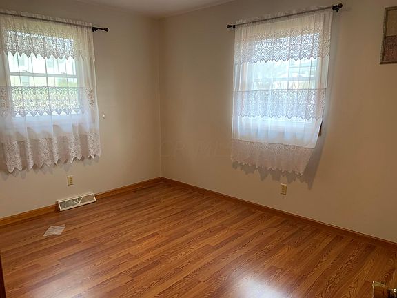 5th image of 19 Plaza Dr