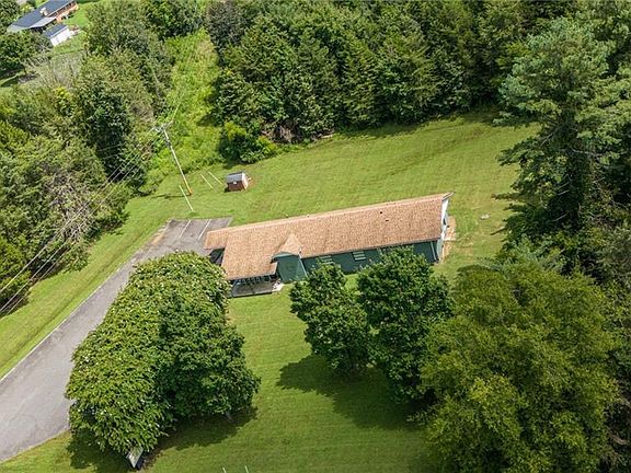 5th image of 1590 Farmington Rd