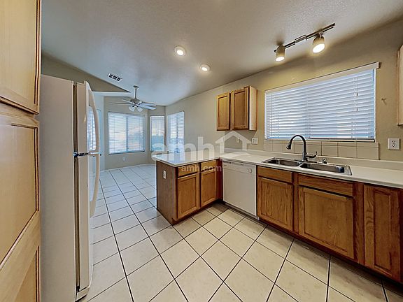 3rd image of 1087 Ashwood Bay Ave