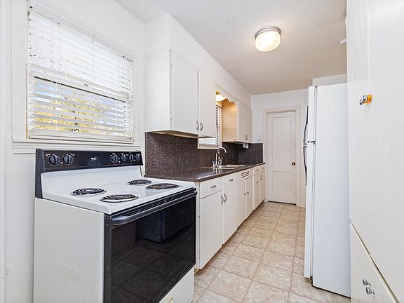 3rd image of 1617 Live Oak St APT B