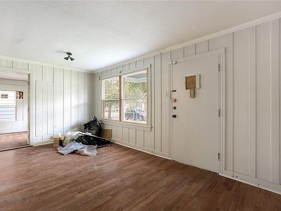 3rd image of 438 Huntlee Dr