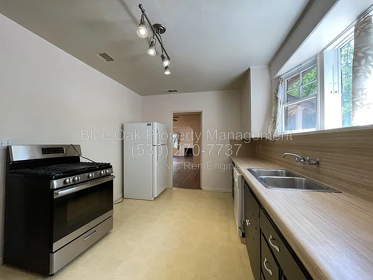 396 E 1st Ave — Photo 6