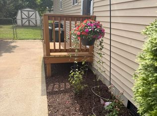 520 Sheldon St, Algonac, MI 48001