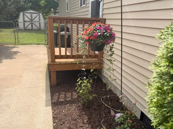 520 Sheldon St, Algonac, MI 48001