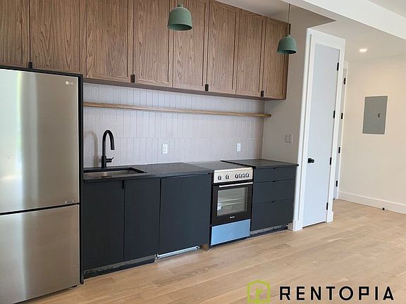 2nd image of 420 Tompkins Ave #512