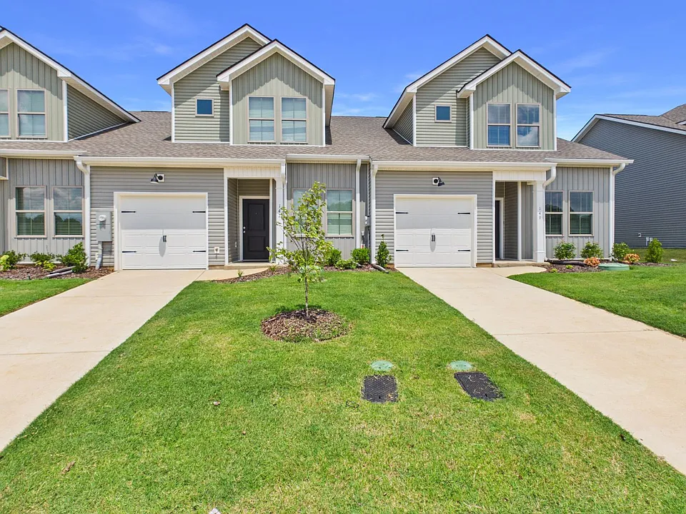 121 Wolfe Ln