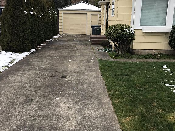 2nd image of 600 12th St NW