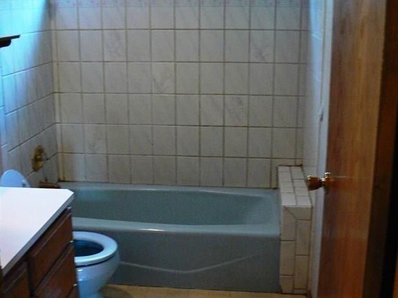 4th image of 206 E Canyon St