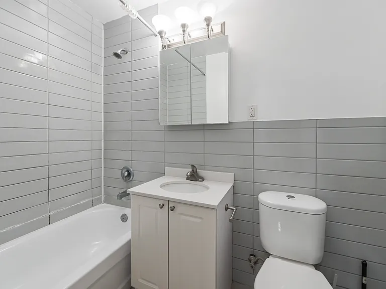 90 Heath St W #201 — Photo 6