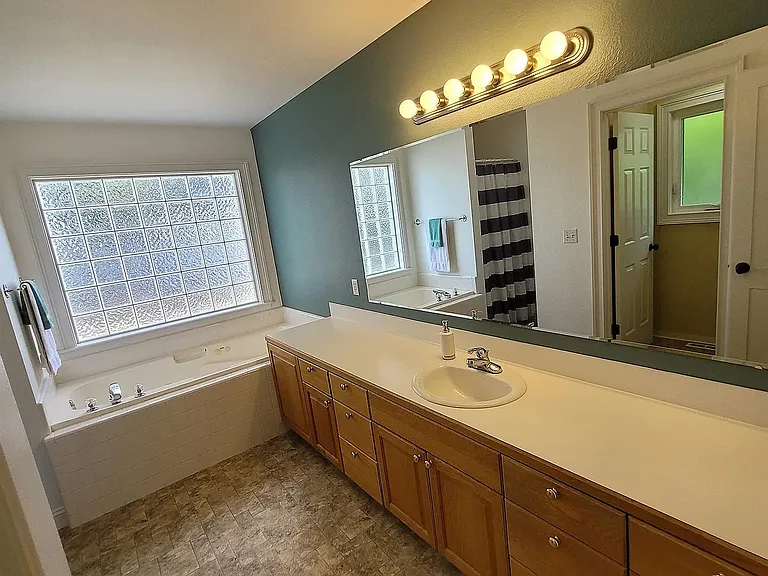 1210 Walnut Creek Ct — Photo 12