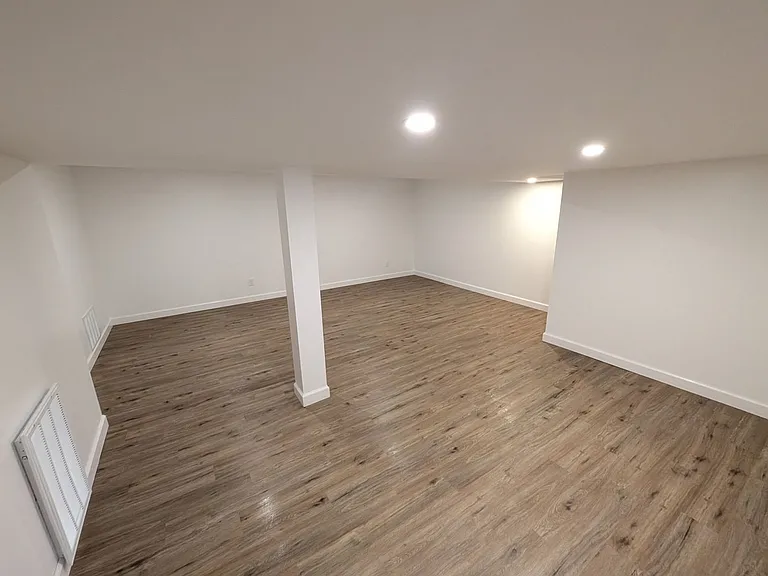 7734 E Rockton Rd — Photo 19
