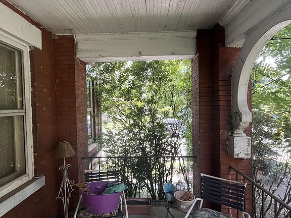 4th image of 1575 Franklin Park S