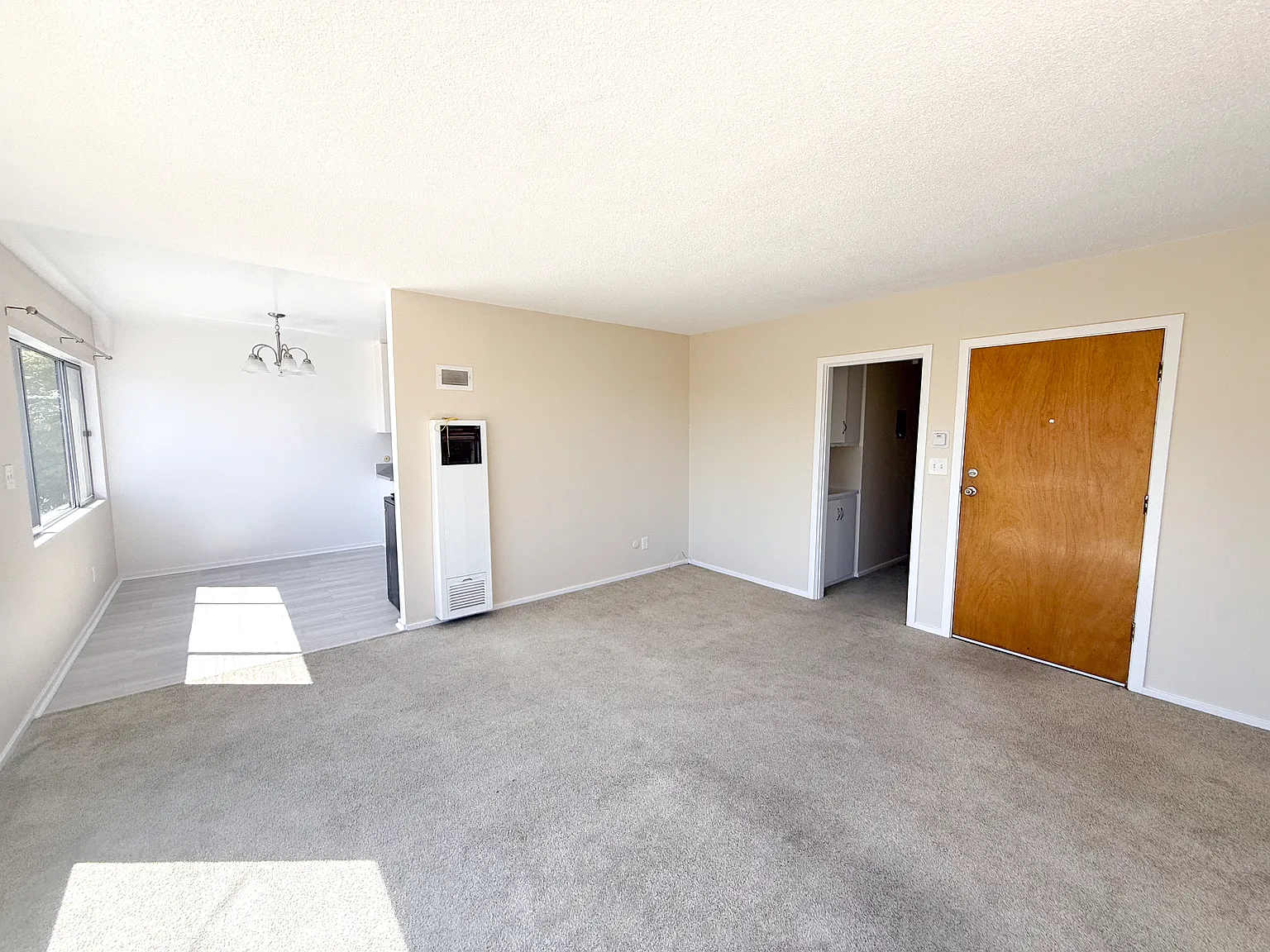 2 bed, 850 sqft, $2,300 — Photo 2