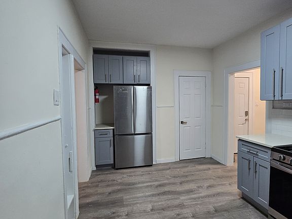 4th image of 110 Schley St #1R