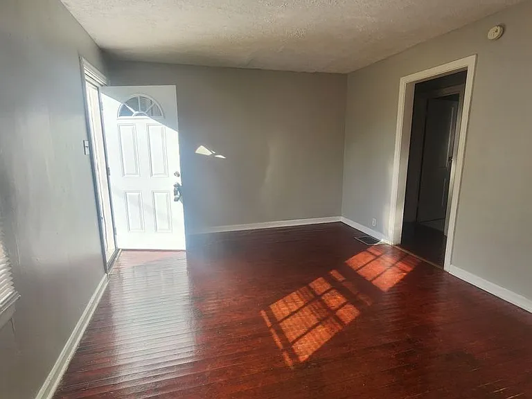3519 N Sherman Dr — Photo 5