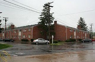 1st image of 32718 Grand River Ave Unit B29
