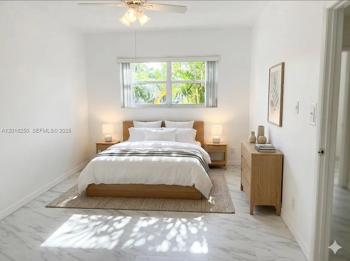 Hampton Court Condo — Photo 4