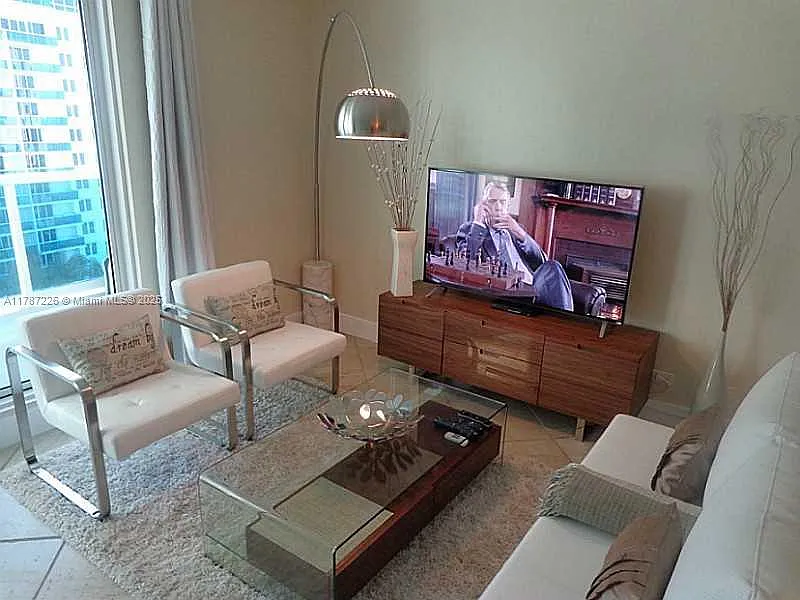 Roney Palace Condo — Photo 4