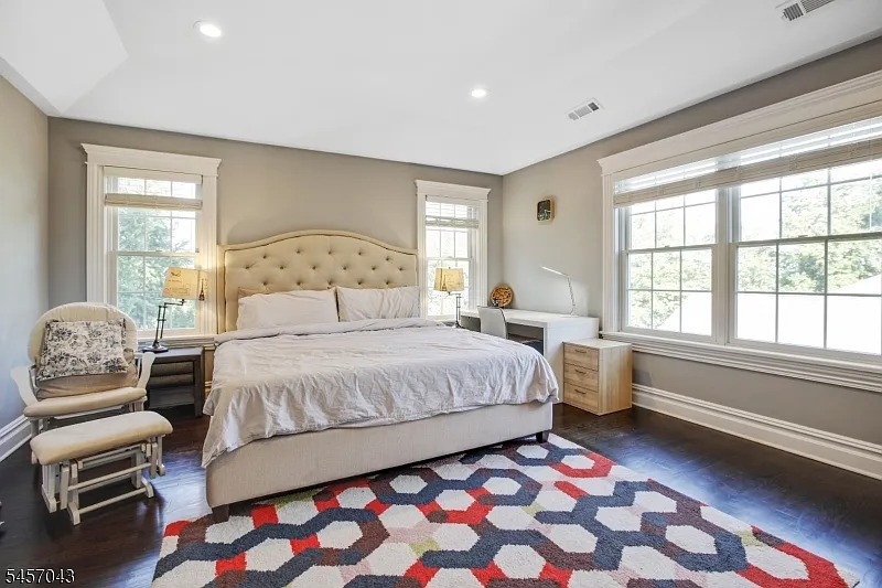 6 bed, 6.5 bath, 5525 sqft, $12,500 — Photo 4