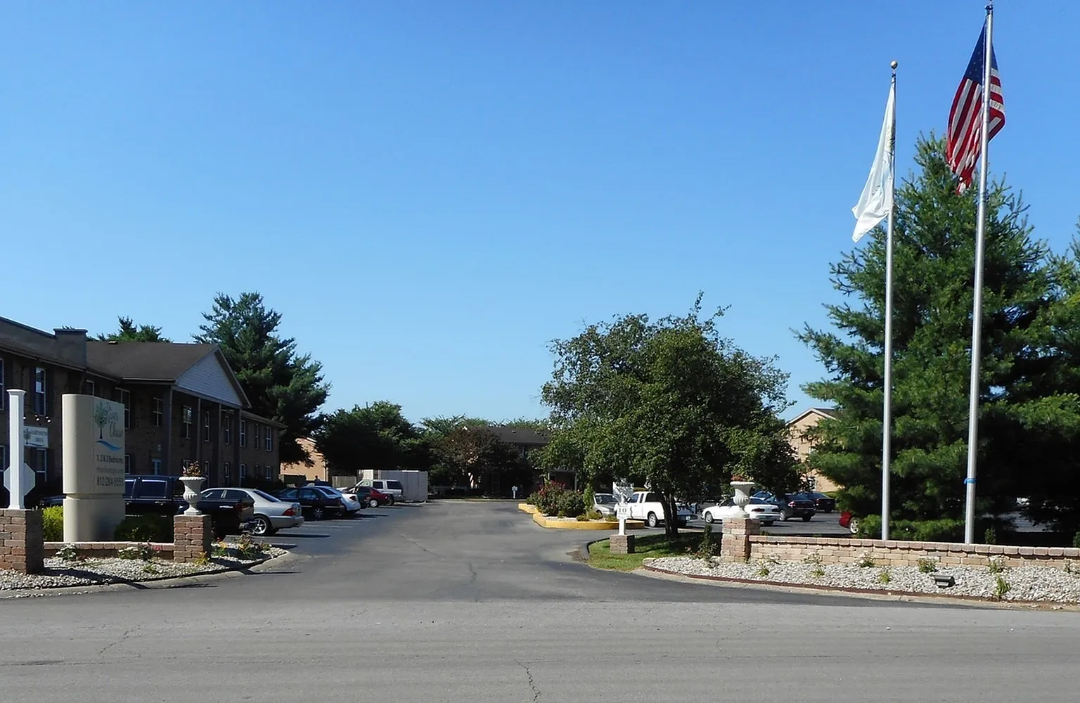River Chase Apartments — Photo 1