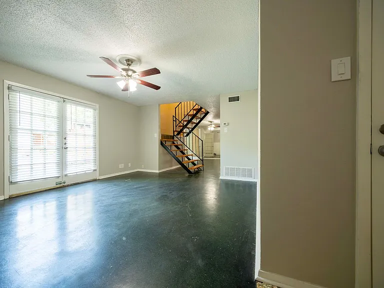 1717 N Locust St — Photo 65