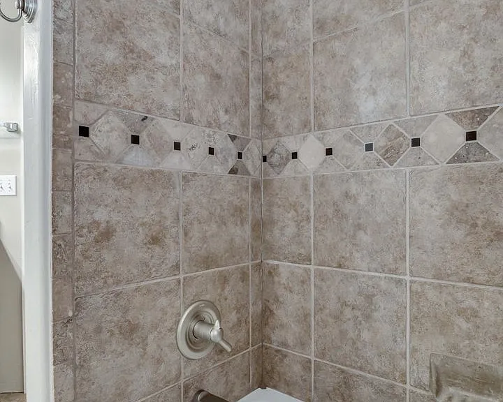 3341 Heritage Green Cir — Photo 37