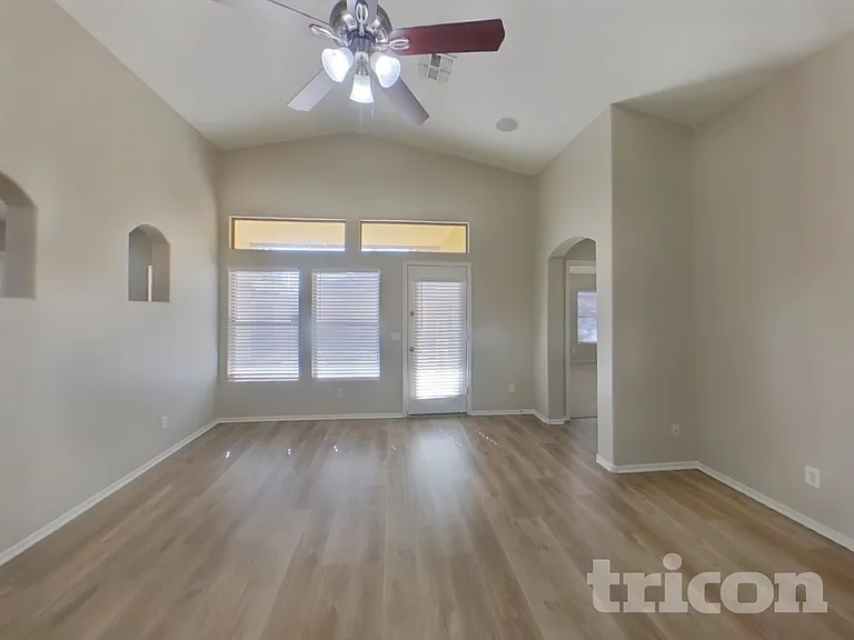 8529 W Hughes Dr — Photo 5