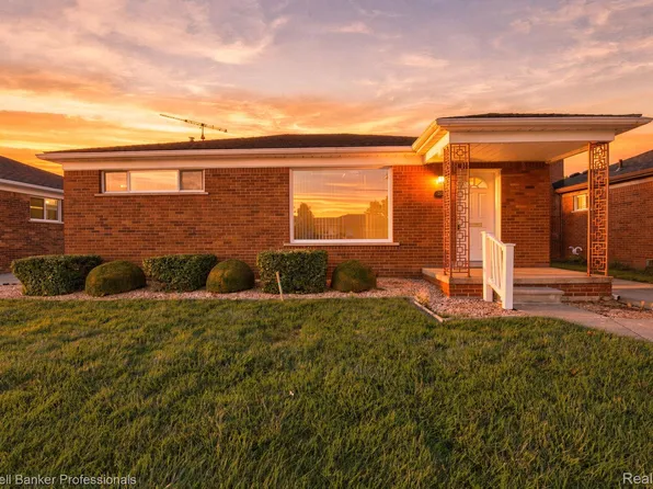23131 Playview St, Saint Clair Shores, MI 48082