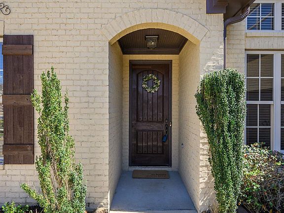 3rd image of 303 Strathaven Rd