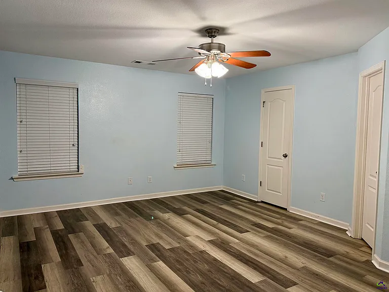 423 Haddenham Ct — Photo 20