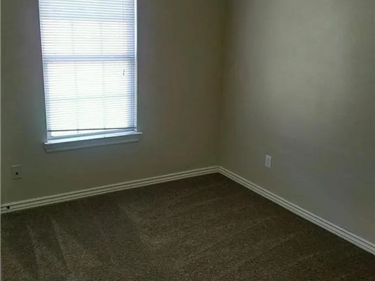 249-251 Graystone Cir — Photo 6