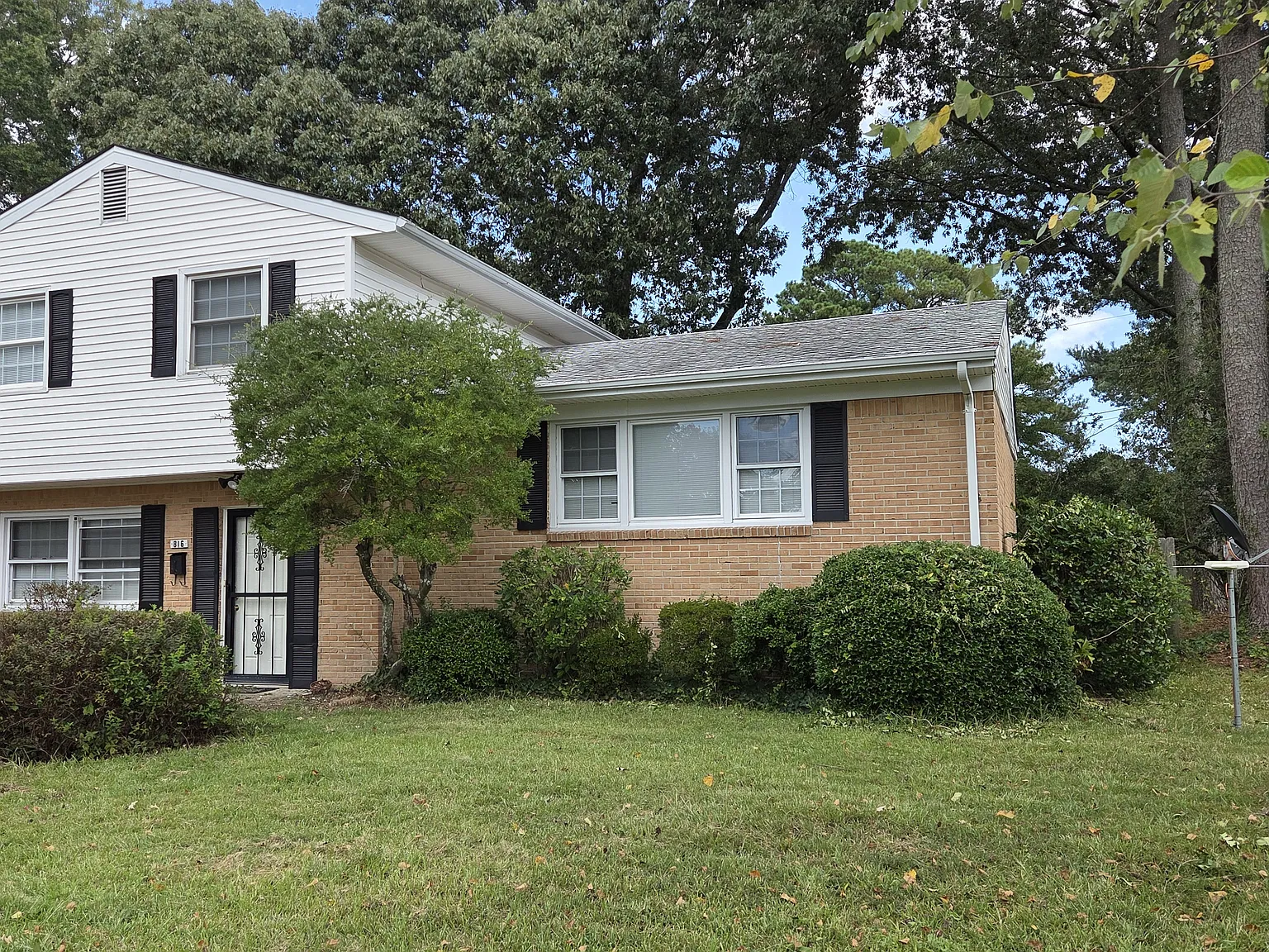 4 bed, 2.5 bath, 1738 sqft, $2,200 — Photo 1