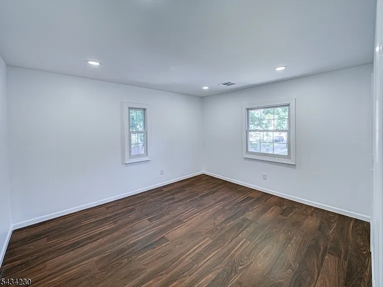 217 Heywood Ave — Photo 11