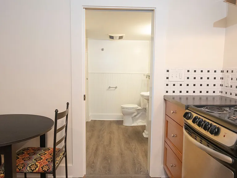 2324 NW Johnson St — Photo 10