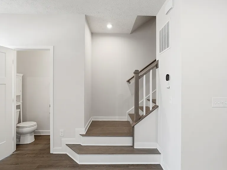 9 Wentworth Ln — Photo 13