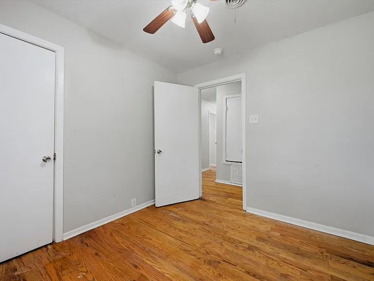 2521 N Hickory St — Photo 19