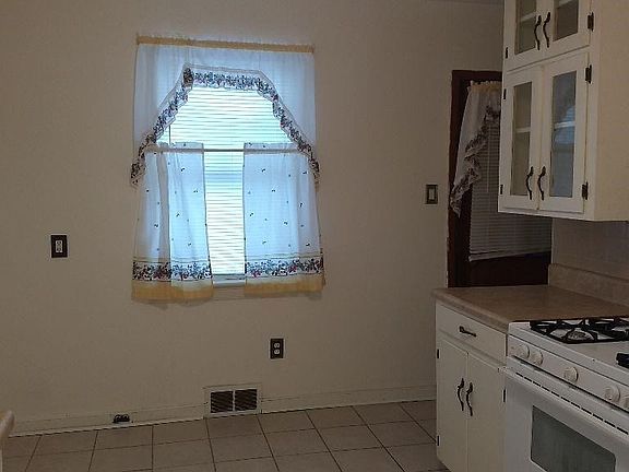 4th image of 1407 Gates St