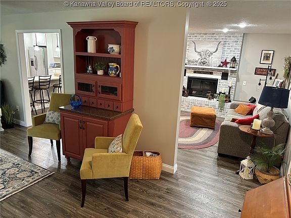 5th image of 43 Deerfield Dr